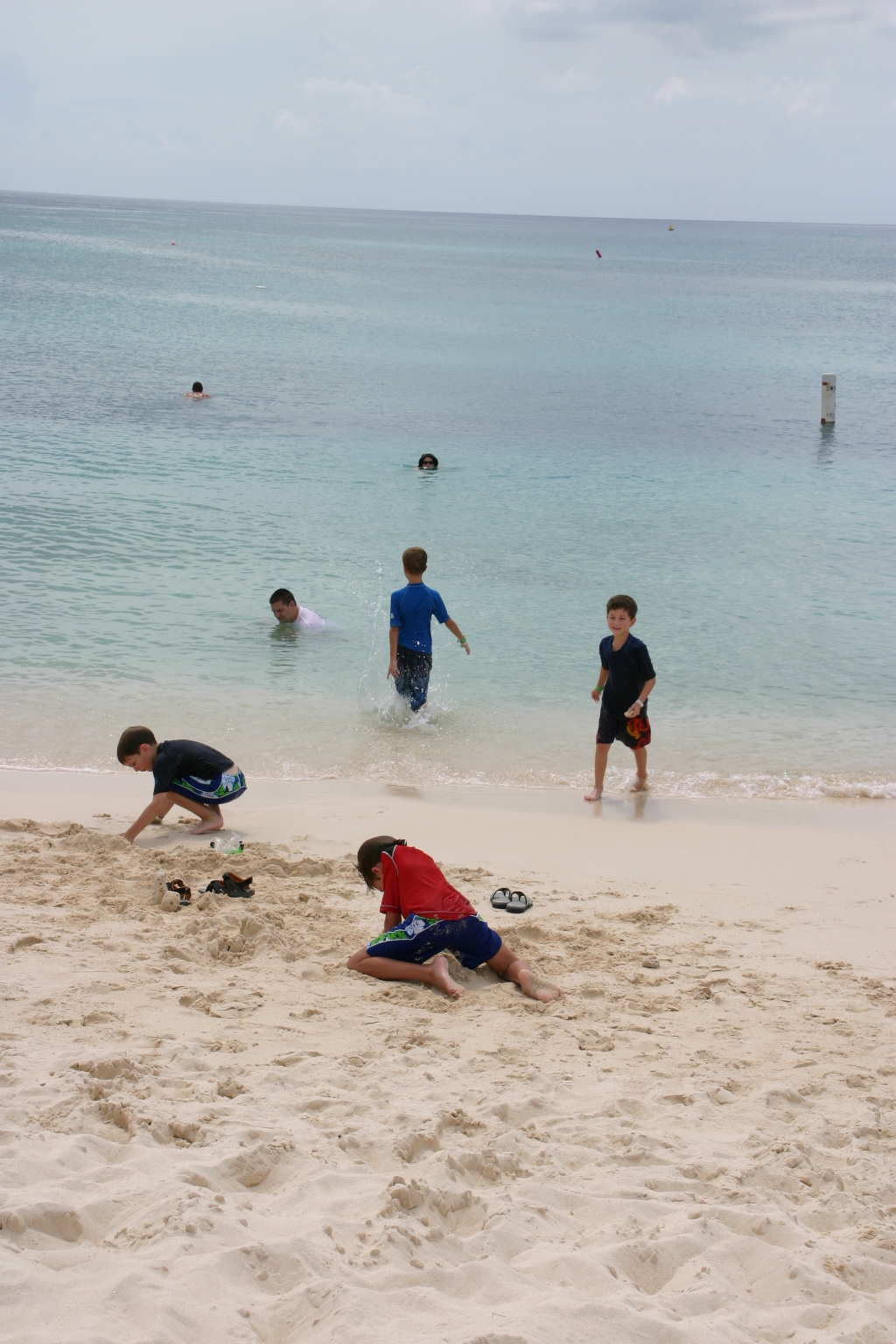 2007/09(September)/2007-Disney-Cruise/Day4-Grand-Cayman/1024x768_2007-09-25-Disney-Magic-Cruise-56-Grand-Cayman-7mi-beach-Case-Matt-Suzi-Chance-Jack-Dax.JPG