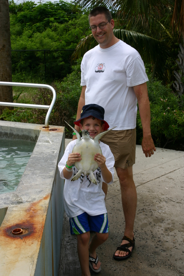 2007-09-25-Disney-Magic-Cruise-14-Grand-Cayman-Turtle-farm-Case-Matt.JPG