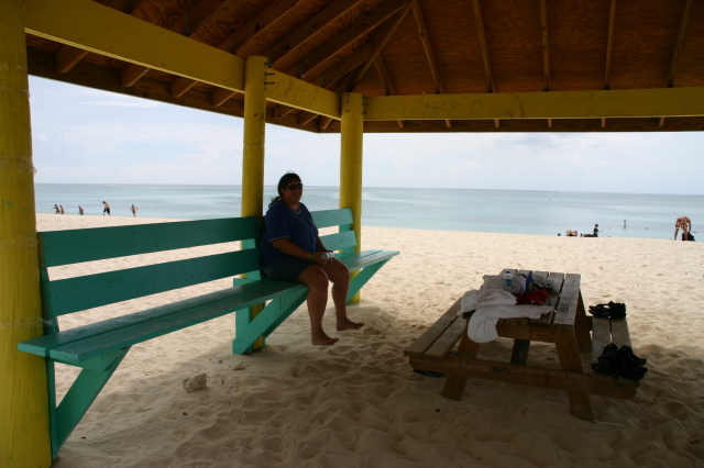 2007-09-25-Disney-Magic-Cruise-49-Grand-Cayman-7mi-beach-Stacy.JPG