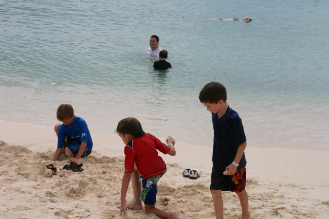 2007-09-25-Disney-Magic-Cruise-59-Grand-Cayman-7mi-beach-Chance-Jack-Dax-Matt-Case-Suzi.JPG