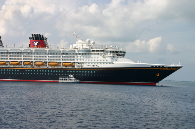 2007/09(September)/2007-Disney-Cruise/Day4-Grand-Cayman/640x480_2007-09-25-Disney-Magic-Cruise-67-Grand-Cayman-Ship.JPG