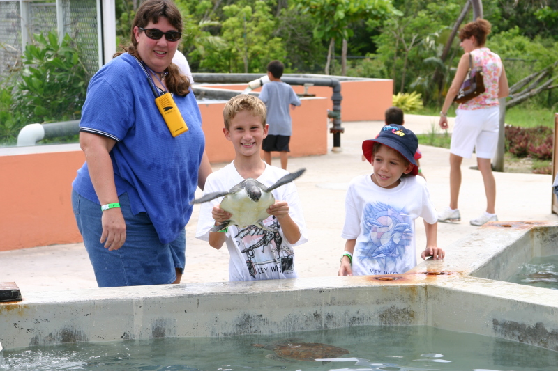 2007-09-25-Disney-Magic-Cruise-20-Grand-Cayman-Turtle-farm-Stacy-Chance-Jack.JPG