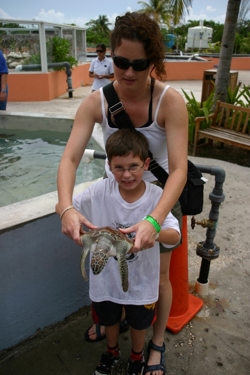 2007-09-25-Disney-Magic-Cruise-24-Grand-Cayman-Turtle-farm-Dax-Suzi.JPG