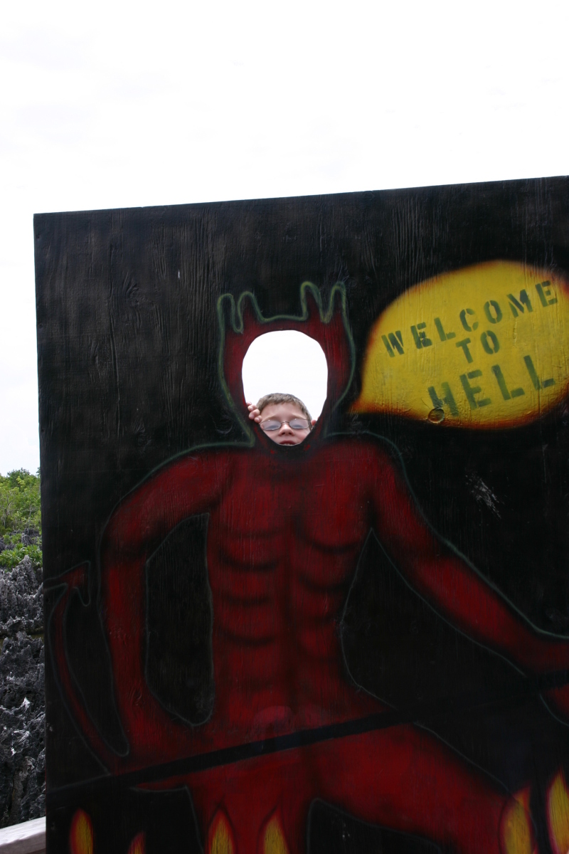 2007/09(September)/2007-Disney-Cruise/Day4-Grand-Cayman/800x600_2007-09-25-Disney-Magic-Cruise-43-Grand-Cayman-Hell-Dax.JPG