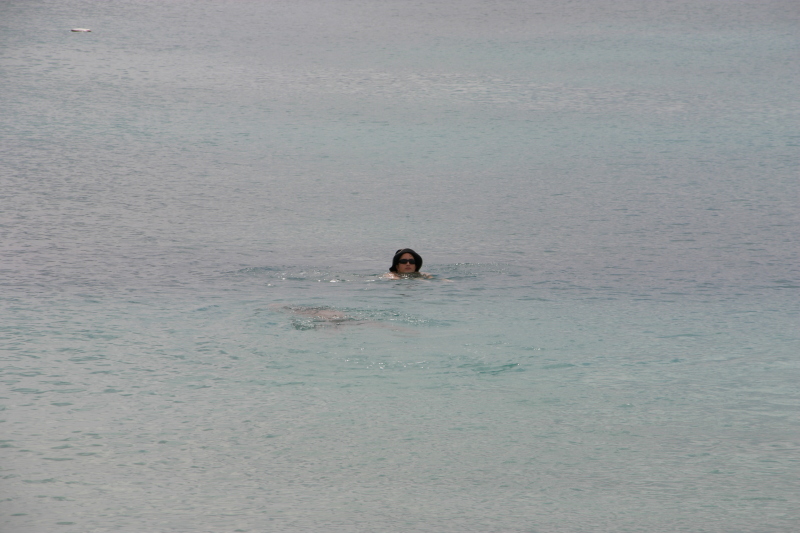 2007/09(September)/2007-Disney-Cruise/Day4-Grand-Cayman/800x600_2007-09-25-Disney-Magic-Cruise-53-Grand-Cayman-7mi-beach-Suzi.JPG