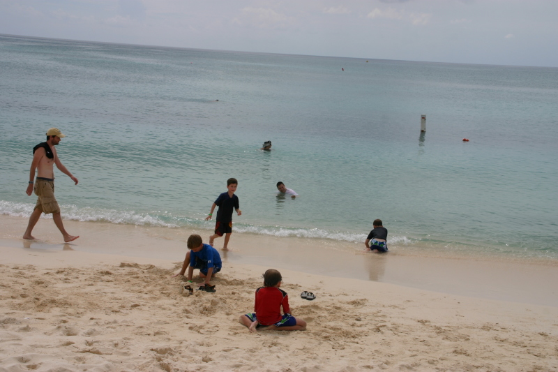 2007-09-25-Disney-Magic-Cruise-57-Grand-Cayman-7mi-beach-Chance-Dax-Suzi-Matt-Jack-Case.JPG