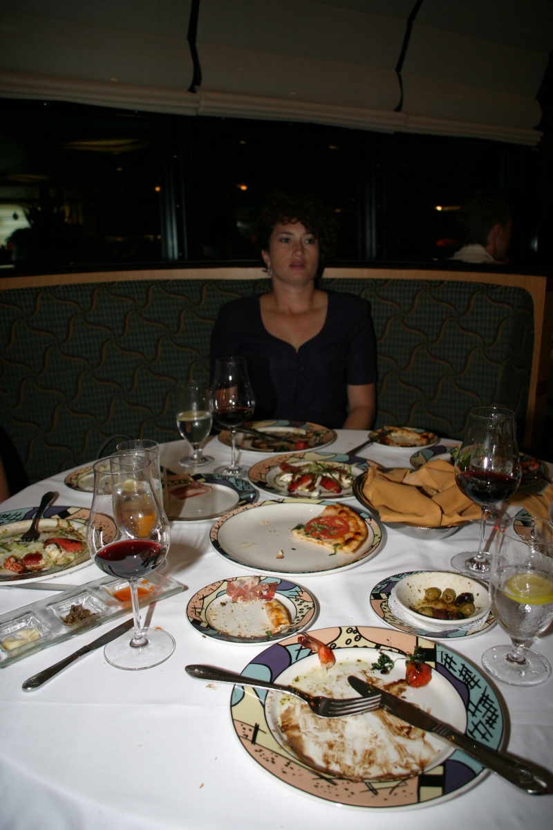 2007/09(September)/2007-Disney-Cruise/Day4-Grand-Cayman/800x600_2007-09-25-Disney-Magic-Cruise-70-Palos-dining-Suzi-appetizers.JPG