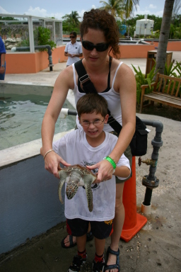 2007-09-25-Disney-Magic-Cruise-24-Grand-Cayman-Turtle-farm-Dax-Suzi.JPG
