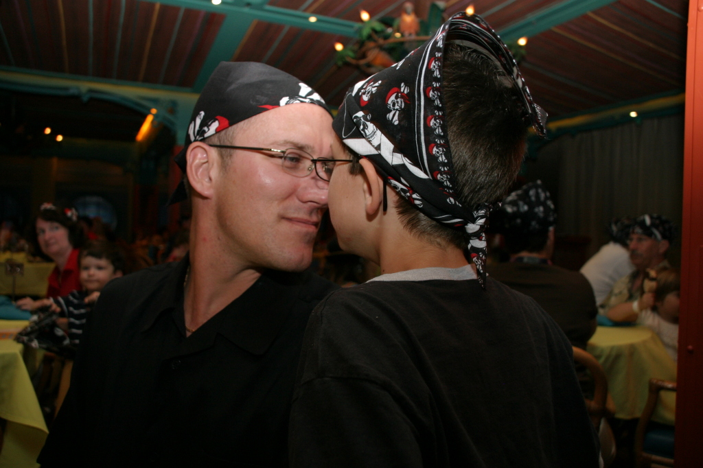 2007/09(September)/2007-Disney-Cruise/Day5/1024x768_2007-09-26-Disney-Magic-Cruise-09-Travis-Dax.JPG