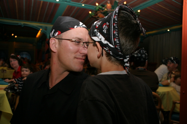 2007/09(September)/2007-Disney-Cruise/Day5/640x480_2007-09-26-Disney-Magic-Cruise-09-Travis-Dax.JPG