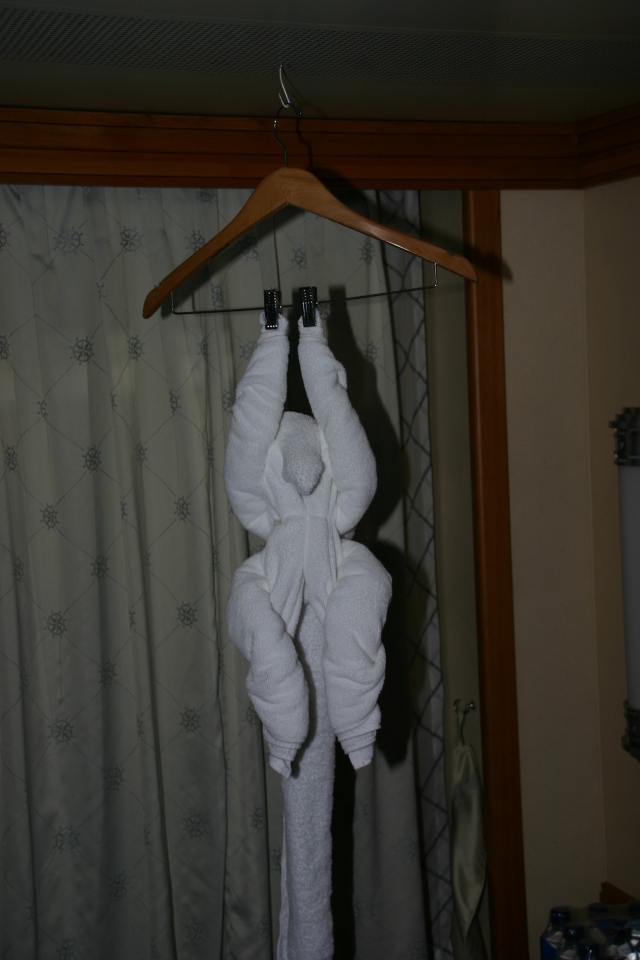2007/09(September)/2007-Disney-Cruise/Day5/640x480_2007-09-26-Disney-Magic-Cruise-28-Monkey-towel.JPG