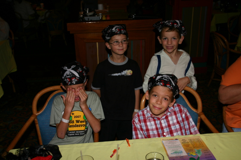2007/09(September)/2007-Disney-Cruise/Day5/800x600_2007-09-26-Disney-Magic-Cruise-04-Chance-Dax-Case-Jack.JPG