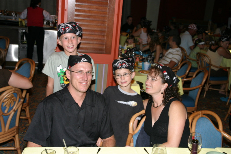 2007/09(September)/2007-Disney-Cruise/Day5/800x600_2007-09-26-Disney-Magic-Cruise-05-Chance-Travis-Dax-Suzi.JPG