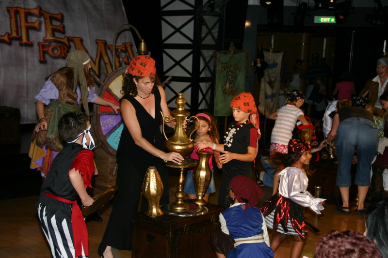2007/09(September)/2007-Disney-Cruise/Day5/800x600_2007-09-26-Disney-Magic-Cruise-15-gameshow-Pirates-life-for-me-Suzi.JPG