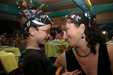 2007-09-26-Disney-Magic-Cruise-08-Dax-Suzi-GOOD.JPG