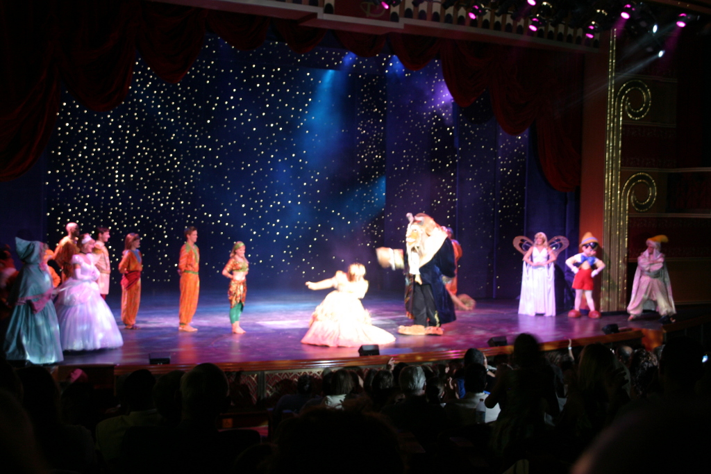 2007/09(September)/2007-Disney-Cruise/Day6/1024x768_2007-09-27-Disney-Magic-Cruise-26-show.JPG