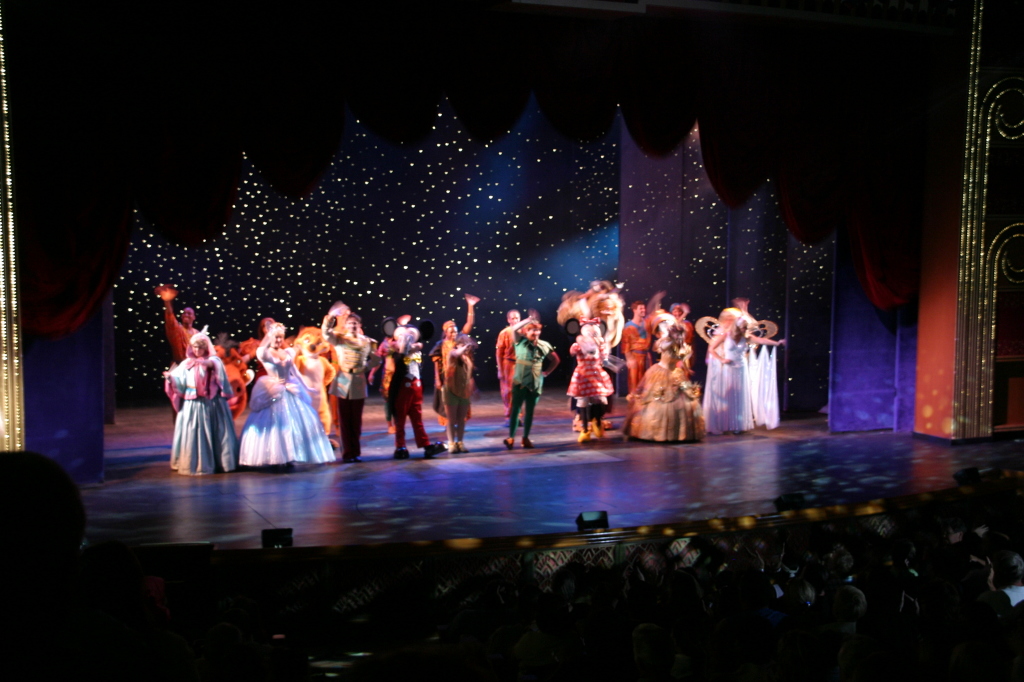 2007/09(September)/2007-Disney-Cruise/Day6/1024x768_2007-09-27-Disney-Magic-Cruise-28-show.JPG