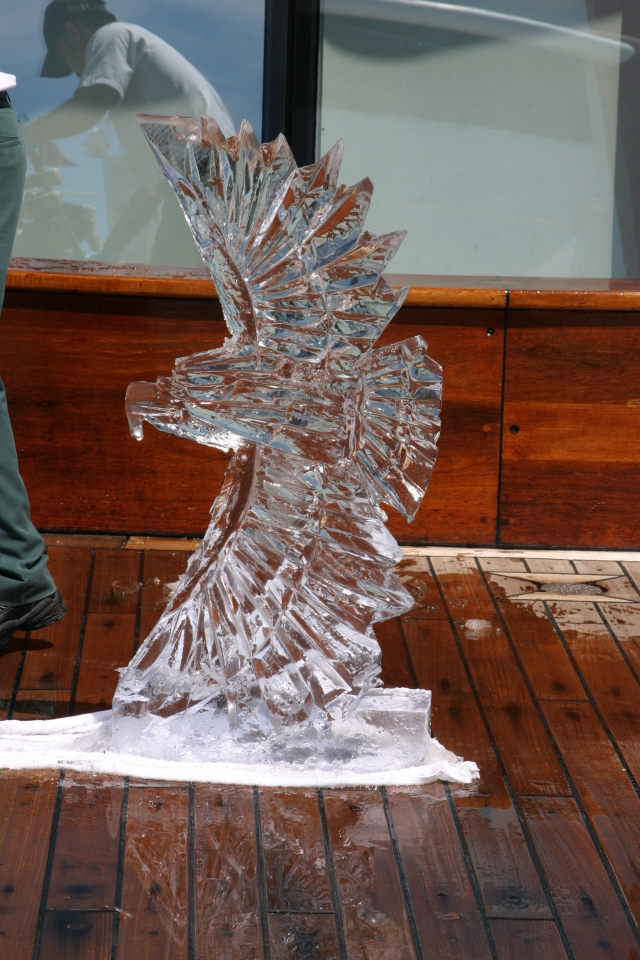 2007-09-27-Disney-Magic-Cruise-12-ice-carving.JPG