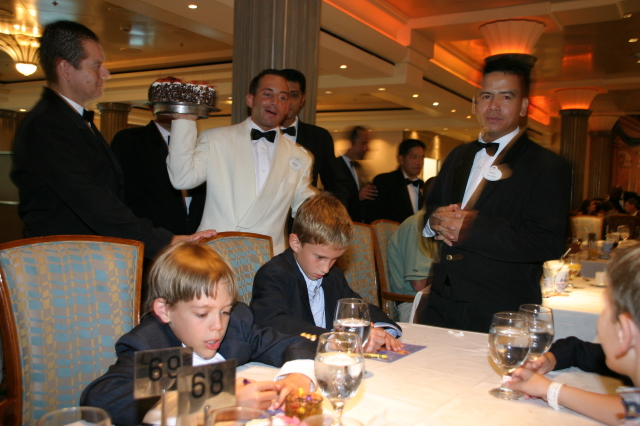 2007/09(September)/2007-Disney-Cruise/Day6/640x480_2007-09-27-Disney-Magic-Cruise-17-Jack-Chance-bday-cake-clueless.JPG