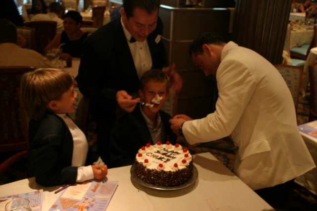 2007/09(September)/2007-Disney-Cruise/Day6/640x480_2007-09-27-Disney-Magic-Cruise-23-Jack-Chance-bday-cake-oops.JPG