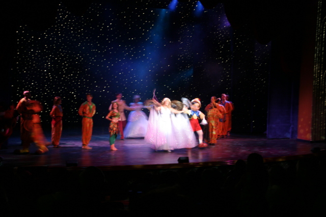 2007/09(September)/2007-Disney-Cruise/Day6/640x480_2007-09-27-Disney-Magic-Cruise-25-show.JPG