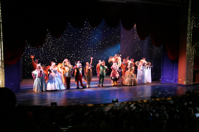 2007/09(September)/2007-Disney-Cruise/Day6/640x480_2007-09-27-Disney-Magic-Cruise-28-show.JPG