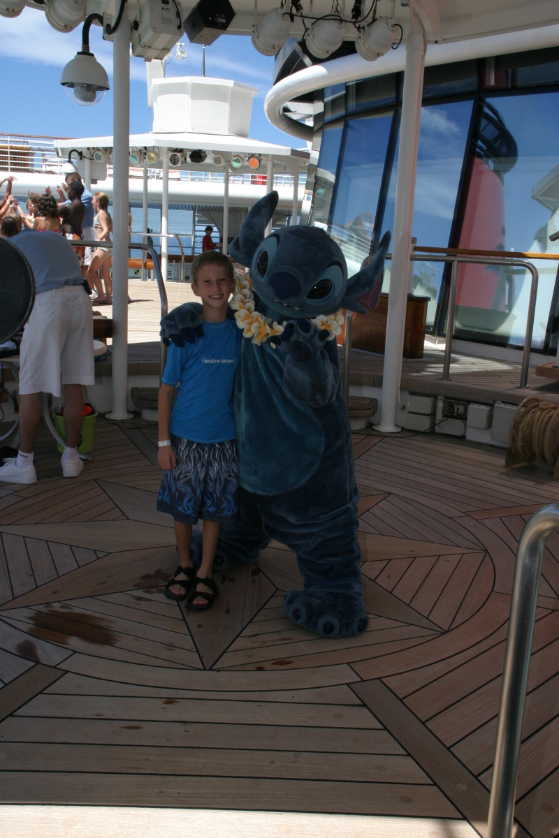 2007/09(September)/2007-Disney-Cruise/Day6/800x600_2007-09-27-Disney-Magic-Cruise-02-Chance-Stitch.JPG