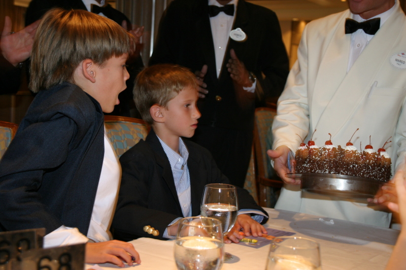 2007/09(September)/2007-Disney-Cruise/Day6/800x600_2007-09-27-Disney-Magic-Cruise-18-Jack-Chance-bday-cake.JPG