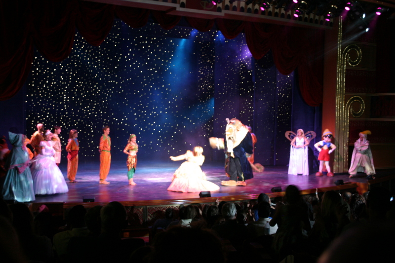 2007/09(September)/2007-Disney-Cruise/Day6/800x600_2007-09-27-Disney-Magic-Cruise-26-show.JPG