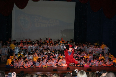 2007-09-27-Disney-Magic-Cruise-13-Mickey-graduation-ceremony.JPG