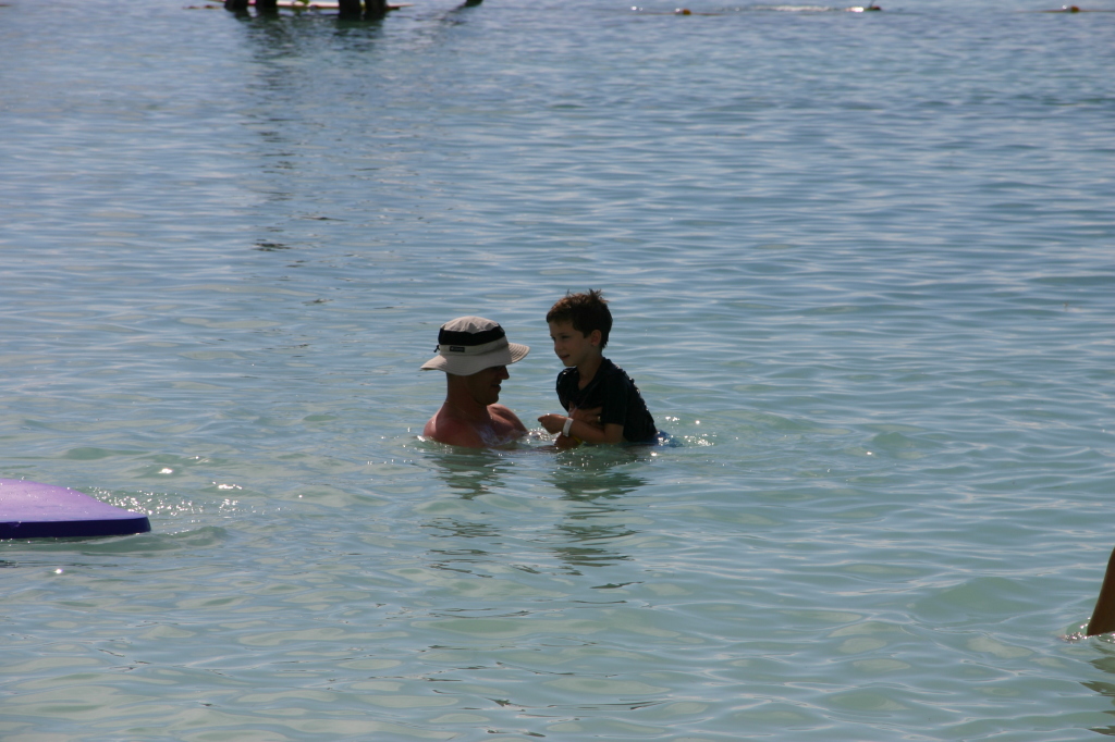 2007/09(September)/2007-Disney-Cruise/Day7-Castaway-Cay/1024x768_2007-09-28-Disney-Magic-Cruise-16-Castaway-Cay-Travis-Dax.JPG