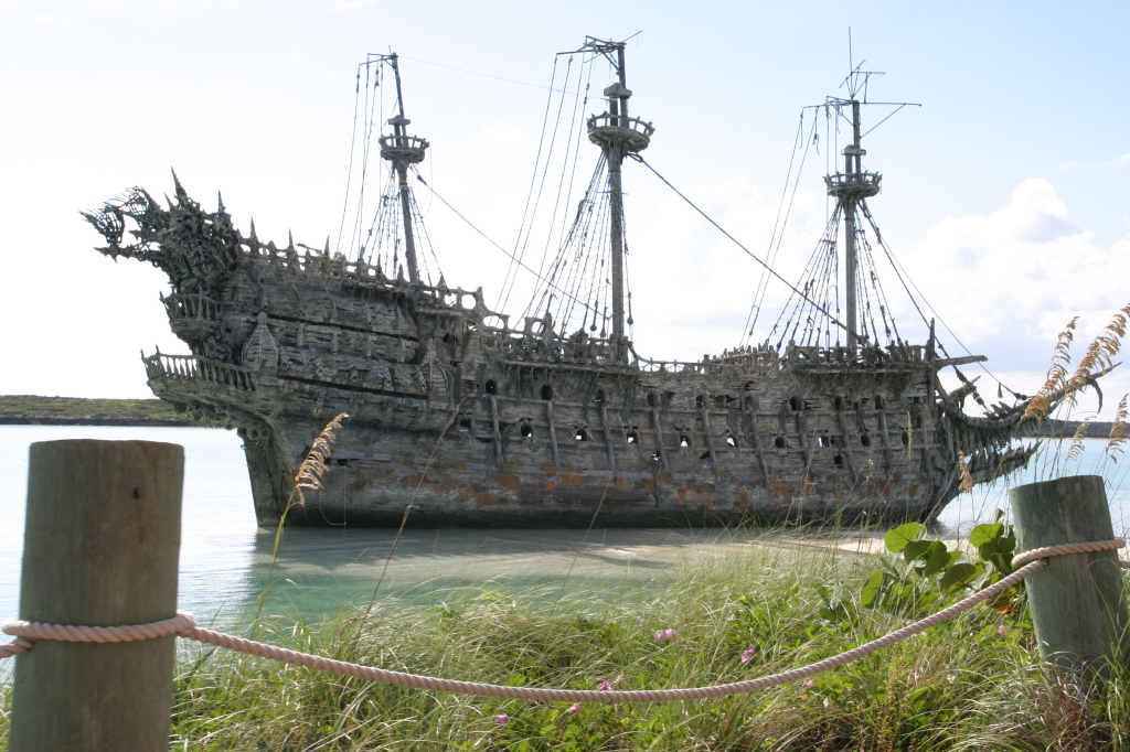 2007/09(September)/2007-Disney-Cruise/Day7-Castaway-Cay/1024x768_2007-09-28-Disney-Magic-Cruise-34-Castaway-Cay-ships.JPG