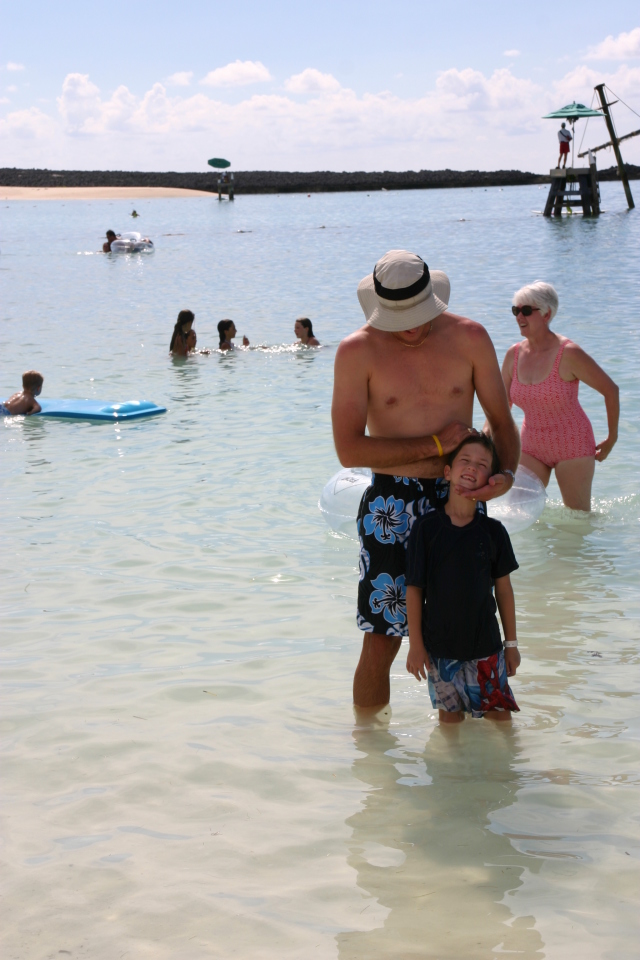 2007-09-28-Disney-Magic-Cruise-14-Castaway-Cay-Dax-Travis.JPG