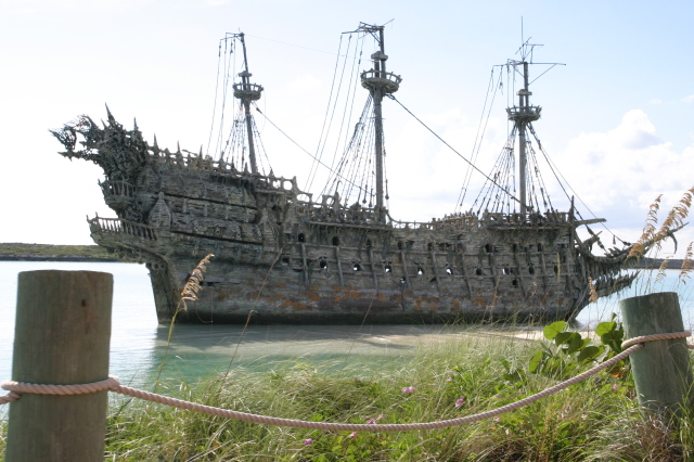 2007/09(September)/2007-Disney-Cruise/Day7-Castaway-Cay/640x480_2007-09-28-Disney-Magic-Cruise-34-Castaway-Cay-ships.JPG