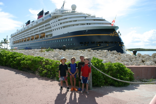 2007-09-28-Disney-Magic-Cruise-38-Castaway-Cay-Dax-Jack-Chance-Case-ship.JPG
