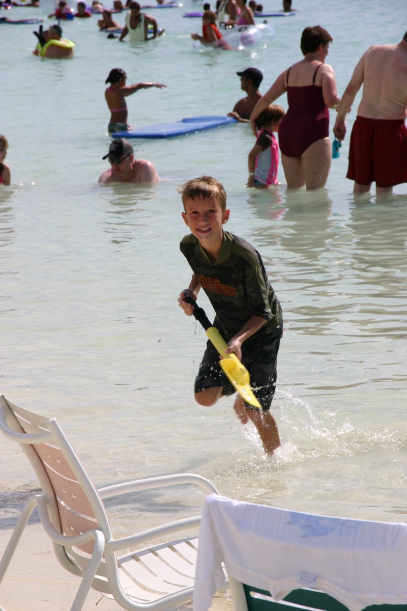 2007/09(September)/2007-Disney-Cruise/Day7-Castaway-Cay/800x600_2007-09-28-Disney-Magic-Cruise-10-Castaway-Cay-Chance.JPG