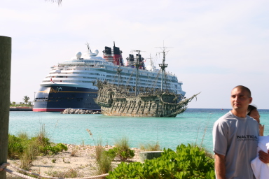2007-09-28-Disney-Magic-Cruise-01-Castaway-Cay-ships.JPG