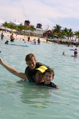 2007-09-28-Disney-Magic-Cruise-25-Castaway-Cay-Chance-Suzi-Dax.JPG