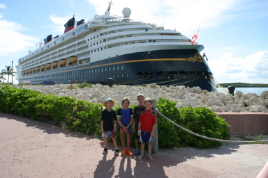 2007-09-28-Disney-Magic-Cruise-38-Castaway-Cay-Dax-Jack-Chance-Case-ship.JPG