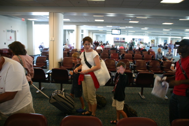 2007-09-29-Disney-Magic-Cruise-47-airport-home-Suzi-Chance-Dax.JPG