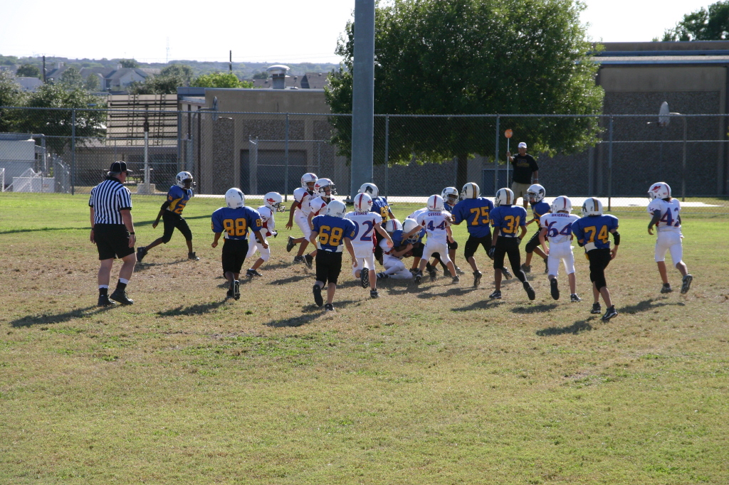 2007/10(October)/Vale-Football-game/1024x768_2007-10-20-Vale-Football-31-tackle.JPG