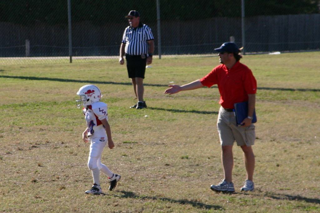 2007/10(October)/Vale-Football-game/1024x768_2007-10-20-Vale-Football-64-returning-kickoff.jpg