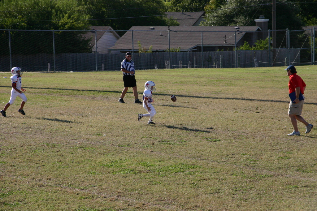 2007/10(October)/Vale-Football-game/1024x768_2007-10-20-Vale-Football-65-returning-kickoff.JPG