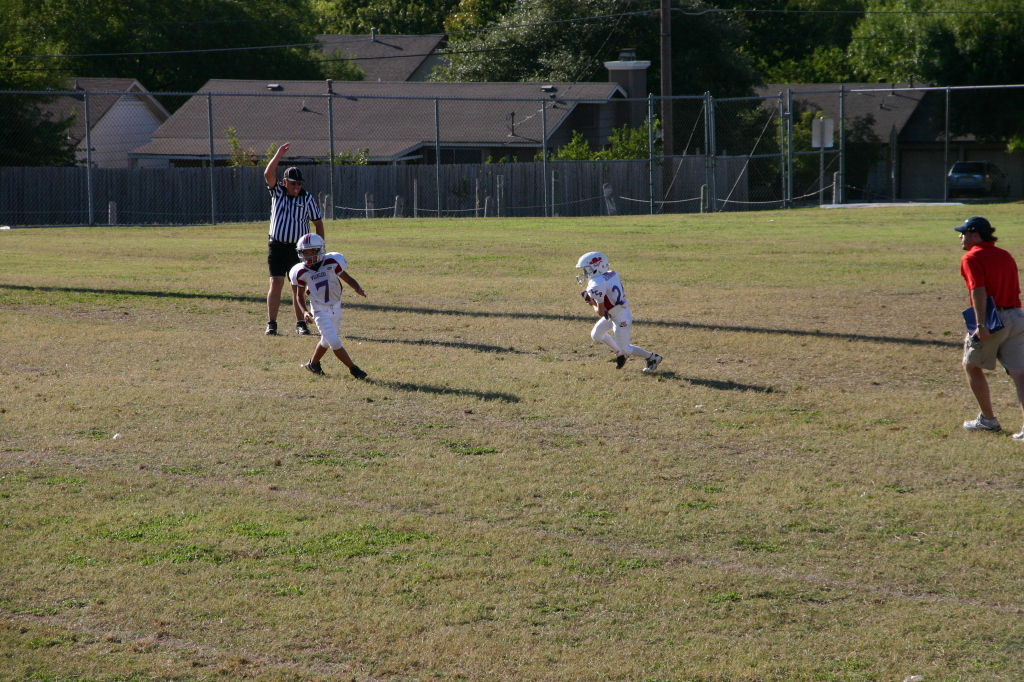 2007/10(October)/Vale-Football-game/1024x768_2007-10-20-Vale-Football-67-returning-kickoff.JPG