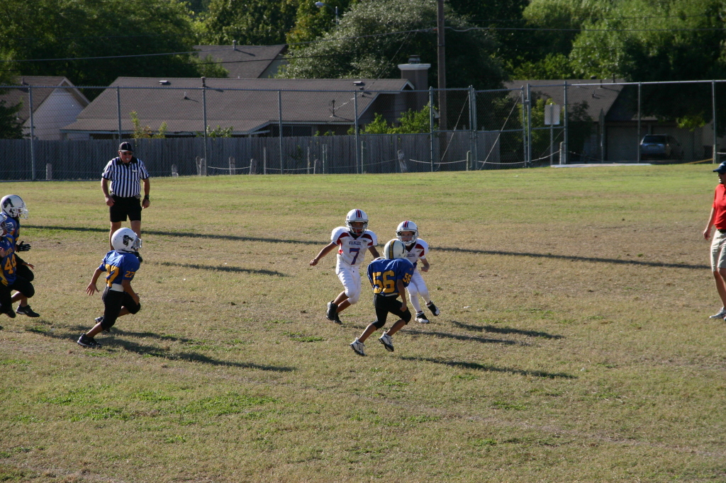 2007/10(October)/Vale-Football-game/1024x768_2007-10-20-Vale-Football-68-returning-kickoff.JPG