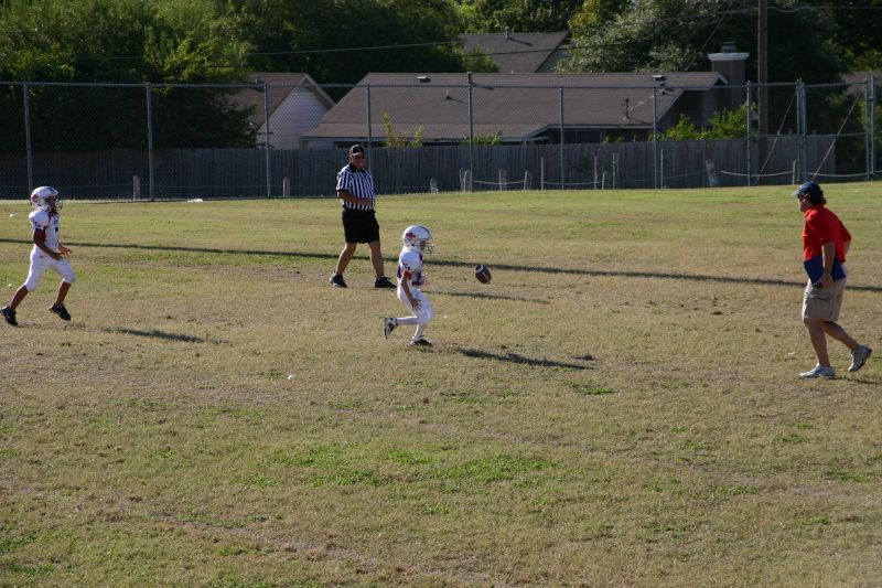 2007/10(October)/Vale-Football-game/800x600_2007-10-20-Vale-Football-65-returning-kickoff.JPG