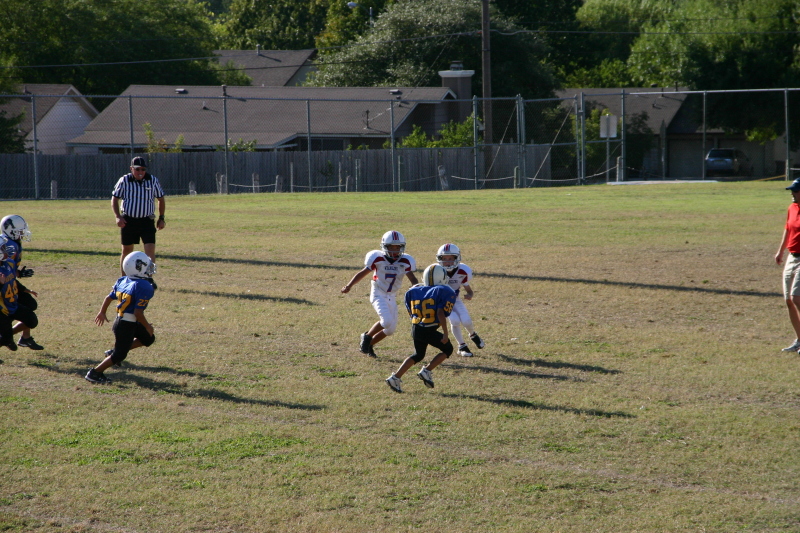 2007/10(October)/Vale-Football-game/800x600_2007-10-20-Vale-Football-68-returning-kickoff.JPG