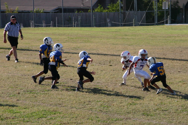 2007/10(October)/Vale-Football-game/800x600_2007-10-20-Vale-Football-69-returning-kickoff.jpg