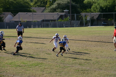 2007-10-20-Vale-Football-68-returning-kickoff.JPG