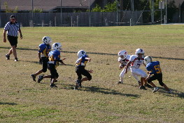 2007-10-20-Vale-Football-69-returning-kickoff.jpg